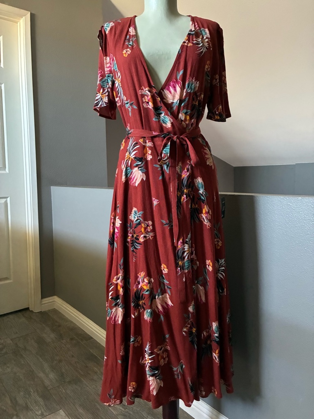 Lulus Jet Set For Sun Tropical Wrap Midi Dress Size Medium NWT
